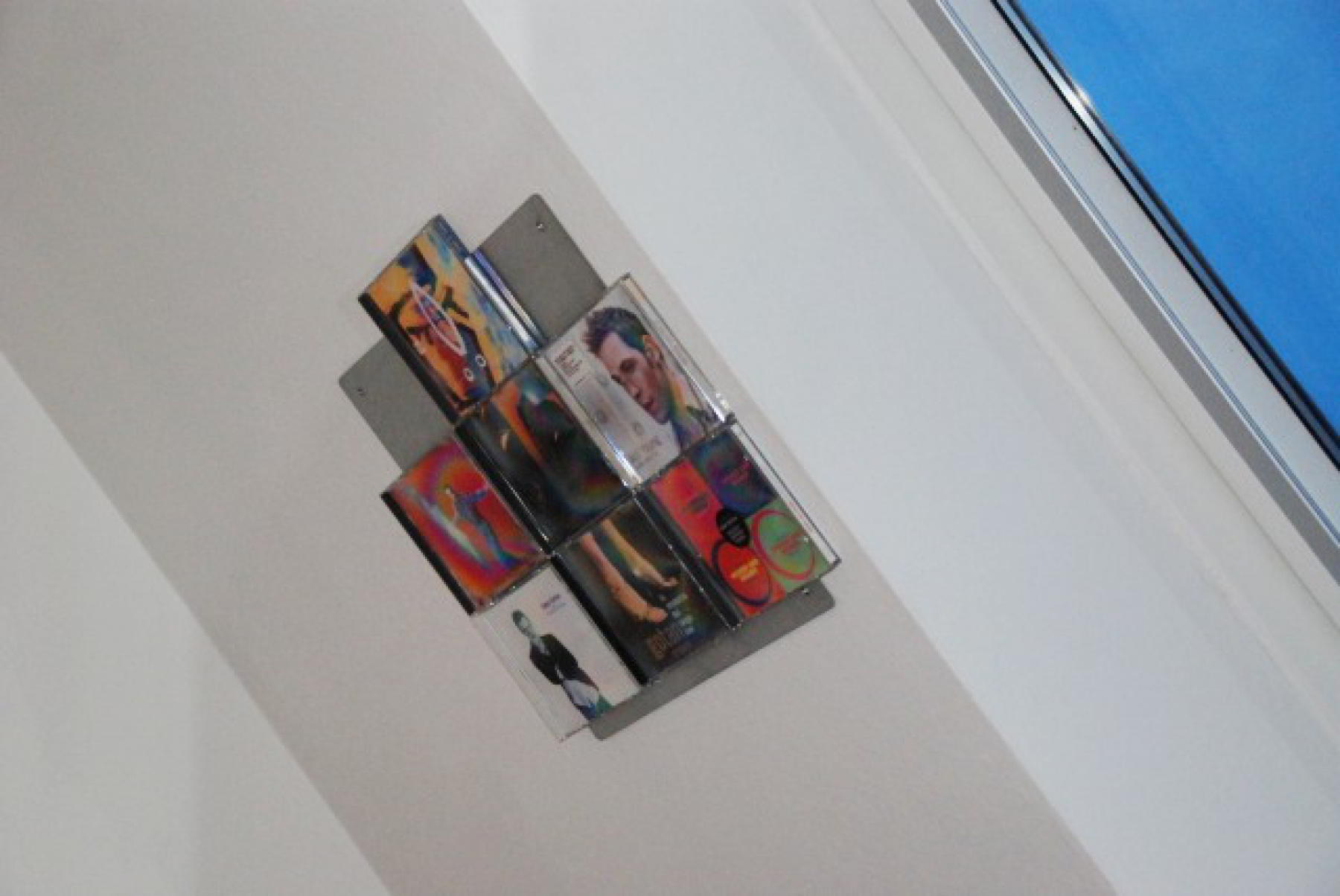 The picture shows the wall-mounted CD on a roof slope